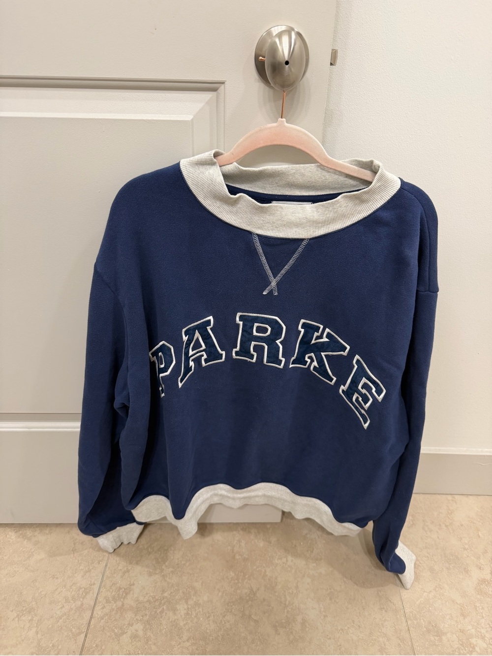 Parke L/XL Heritage Two Tone Mockneck Sweatshirt. 💙⚡️